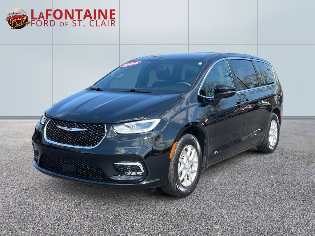 2025 Chrysler Pacifica Select