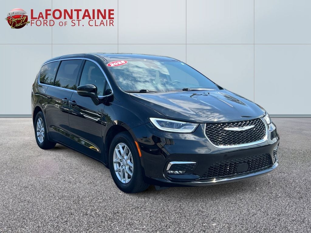 2025 Chrysler Pacifica Select