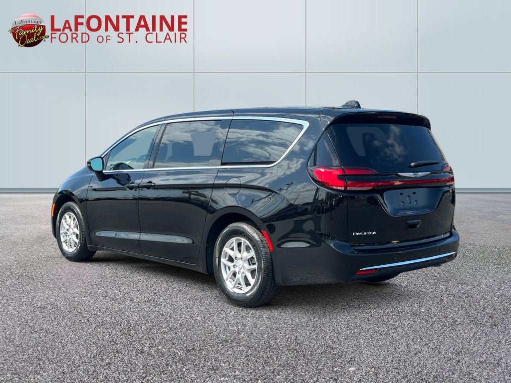 2025 Chrysler Pacifica Select
