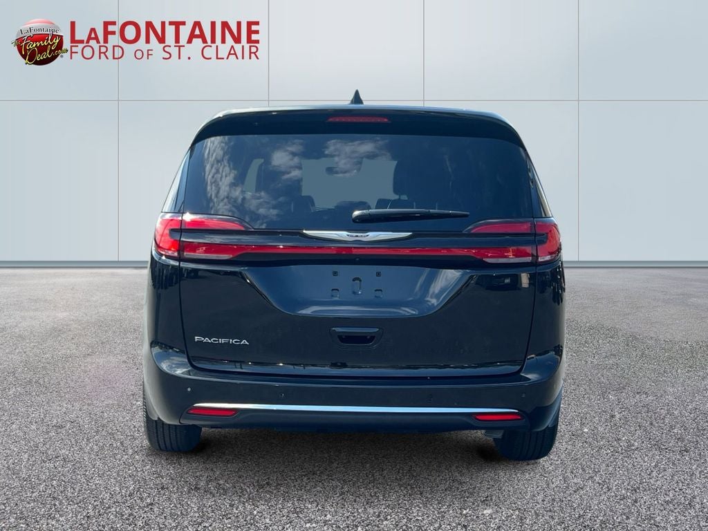 2025 Chrysler Pacifica Select