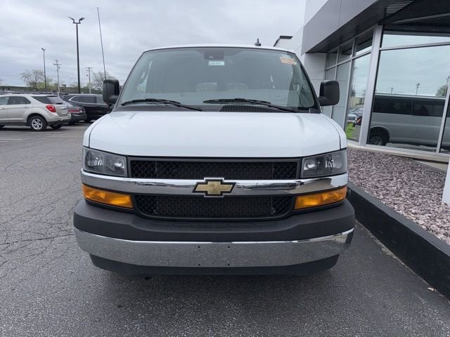 2024 Chevrolet Express Passenger 3500 1LT