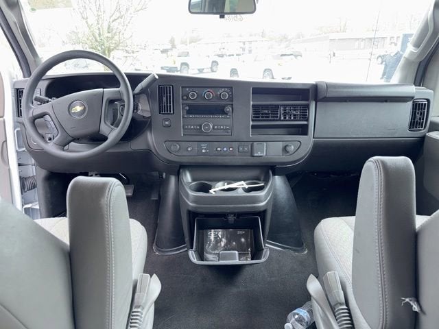2024 Chevrolet Express Passenger 3500 1LT