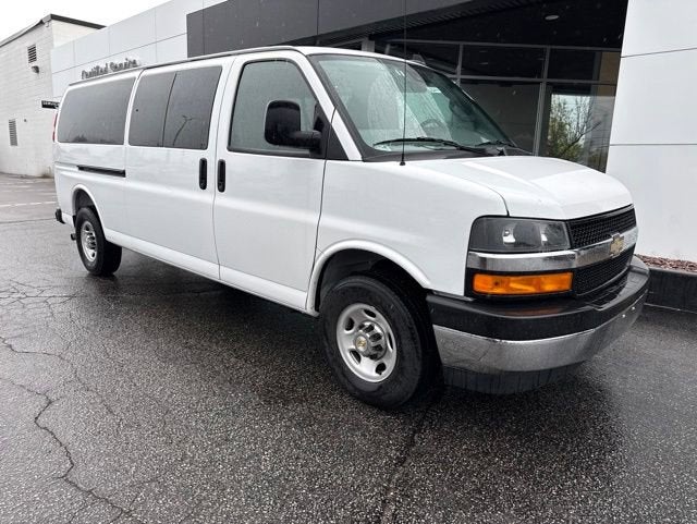 2025 Chevrolet Express Passenger 1LT