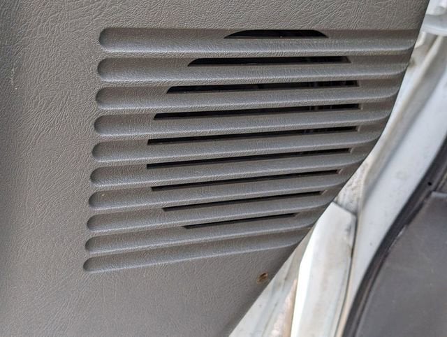 2025 Chevrolet Express Passenger 1LT