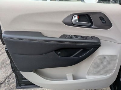 2022 Chrysler Pacifica Hybrid Touring L
