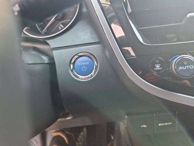 2022 Toyota Camry SE Hybrid