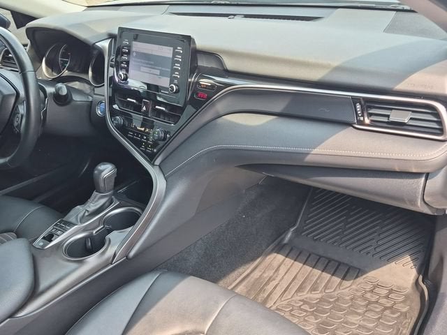2022 Toyota Camry SE Hybrid