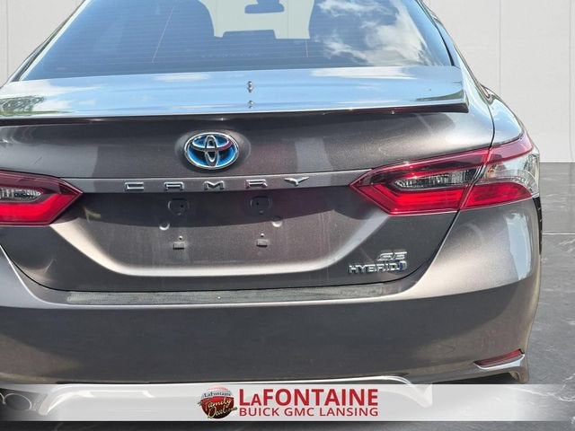 2022 Toyota Camry SE Hybrid