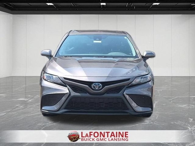 2022 Toyota Camry SE Hybrid