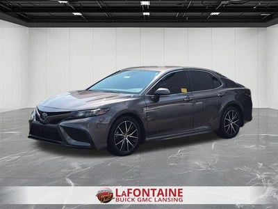2022 Toyota Camry SE Hybrid