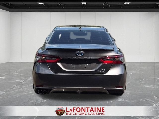 2022 Toyota Camry SE Hybrid