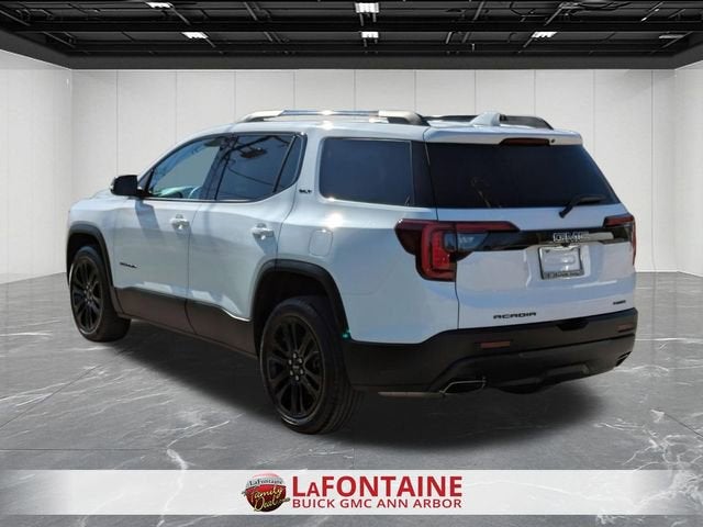 2023 GMC Acadia SLT