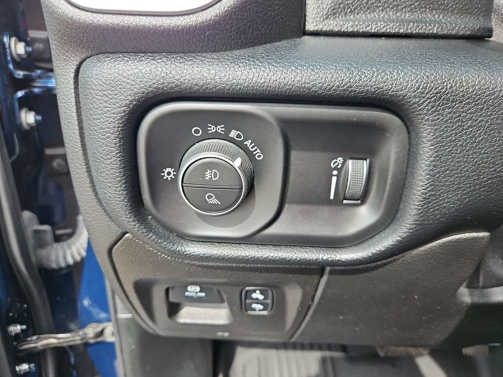 2021 RAM 1500 Big Horn Crew Cab 4x4 5'7" Box