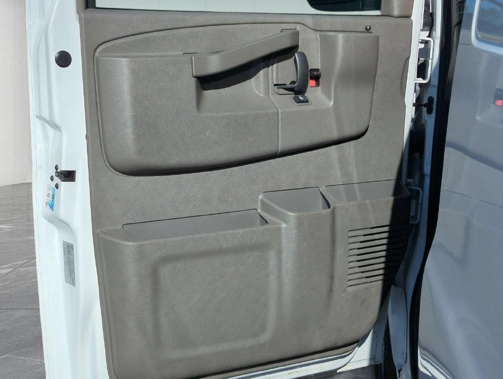 2025 Chevrolet Express Cargo WT