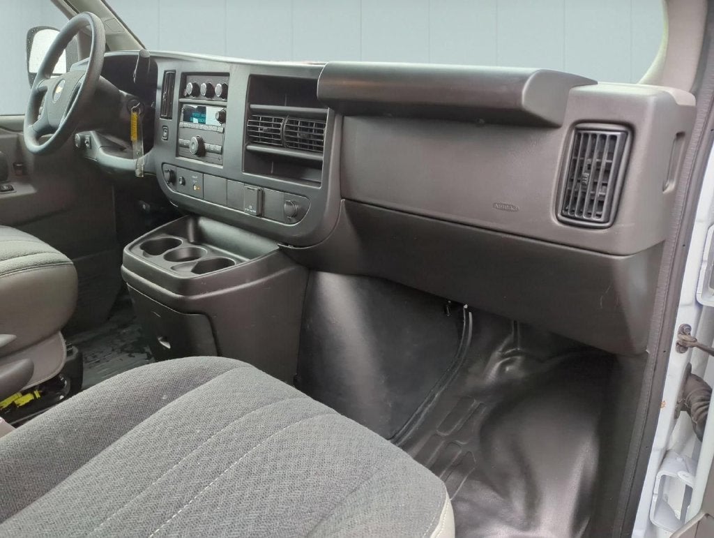 2025 Chevrolet Express Cargo WT