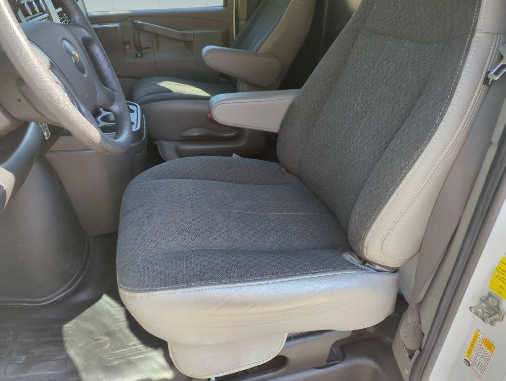 2025 Chevrolet Express Cargo WT