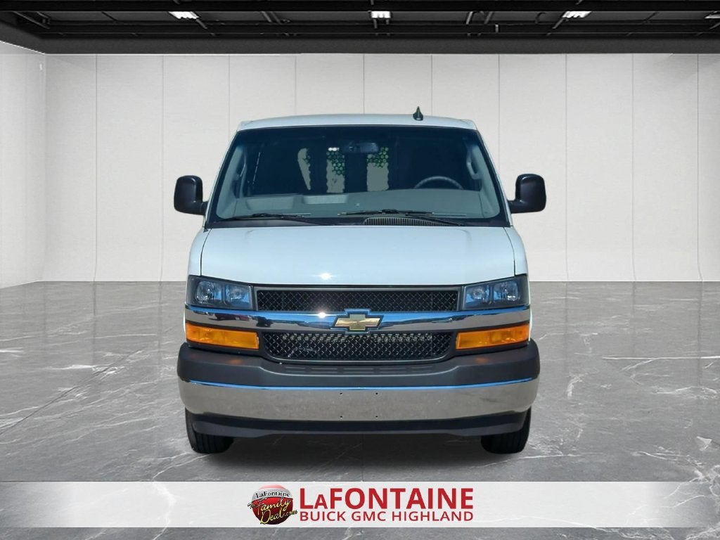 2025 Chevrolet Express Cargo WT
