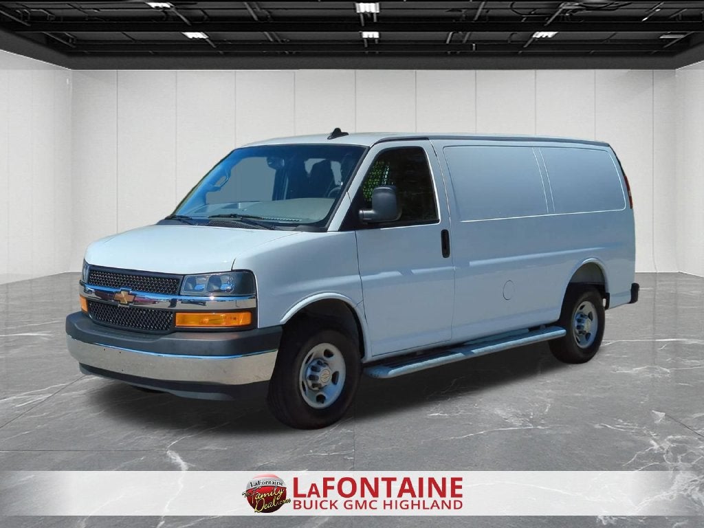2025 Chevrolet Express Cargo WT