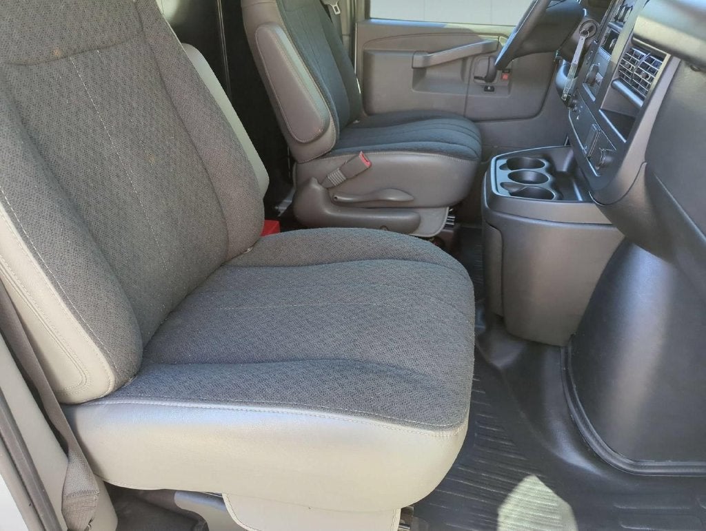 2025 Chevrolet Express Cargo WT