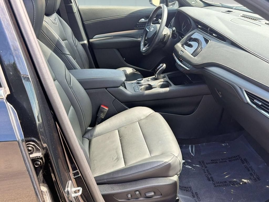 2023 Cadillac XT4 AWD Premium Luxury