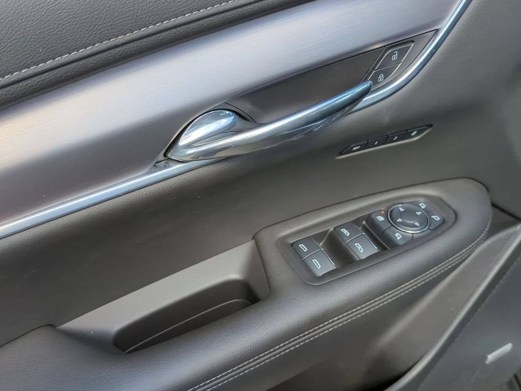 2025 Cadillac XT6 Luxury