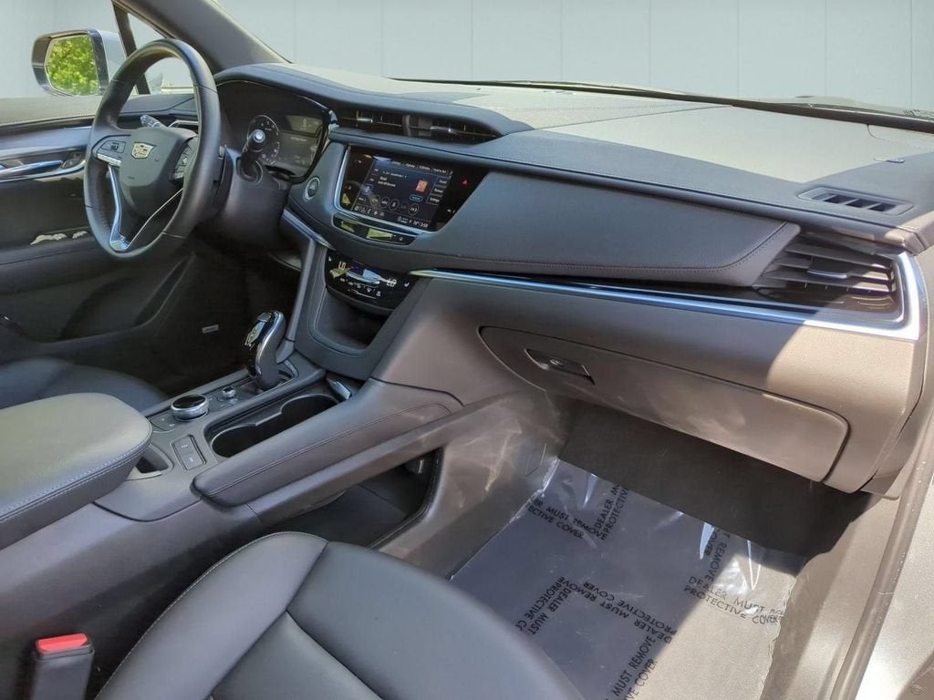 2025 Cadillac XT6 Luxury