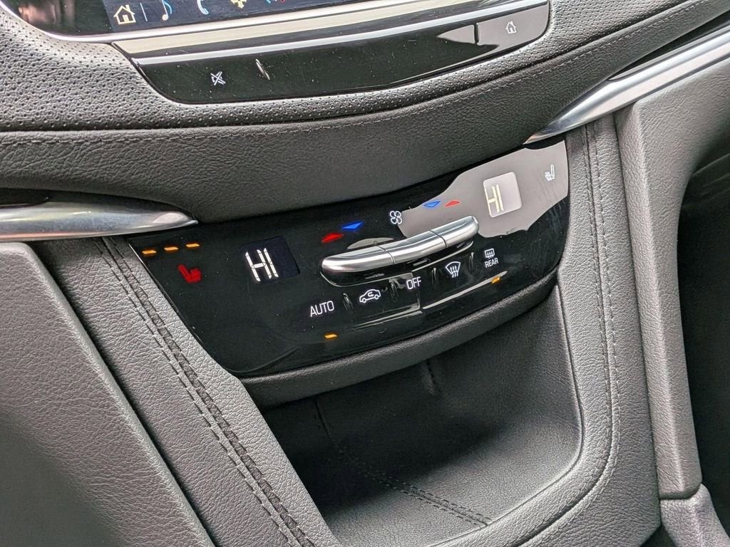 2025 Cadillac XT6 Luxury