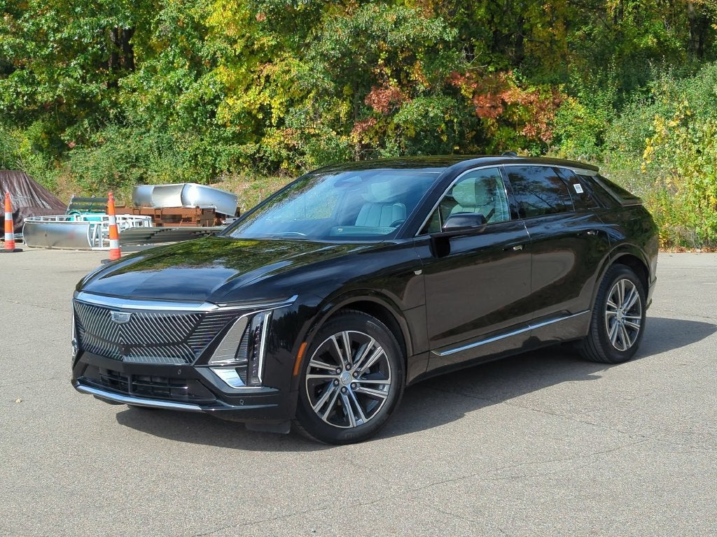 2024 Cadillac LYRIQ Luxury 1
