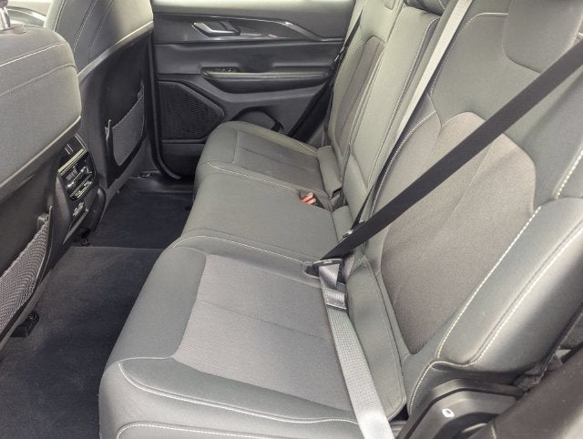 2023 Jeep Grand Cherokee Laredo 4x4