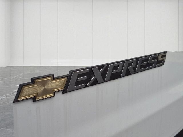 2025 Chevrolet Express Cargo WT