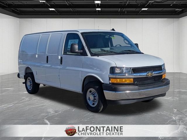 2025 Chevrolet Express Cargo WT
