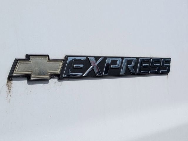 2025 Chevrolet Express Cargo WT