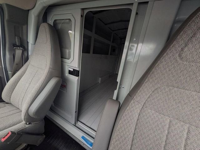 2026 Chevrolet Express Cutaway 3500 1WT