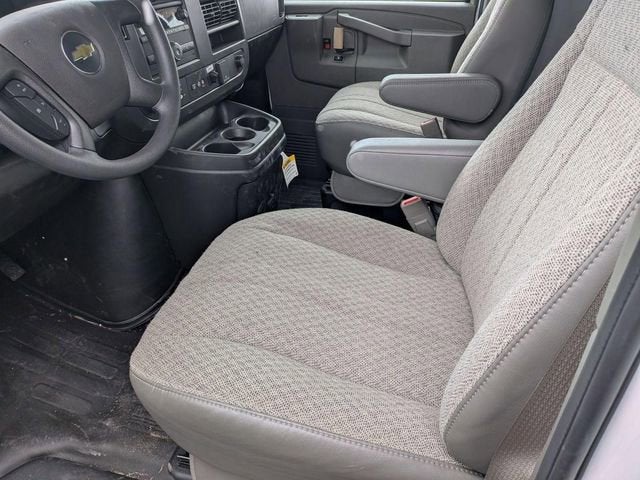 2026 Chevrolet Express Cutaway 3500 1WT