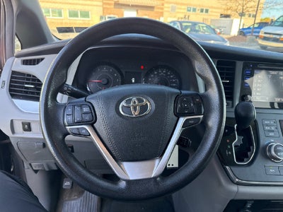 2017 Toyota Sienna LE