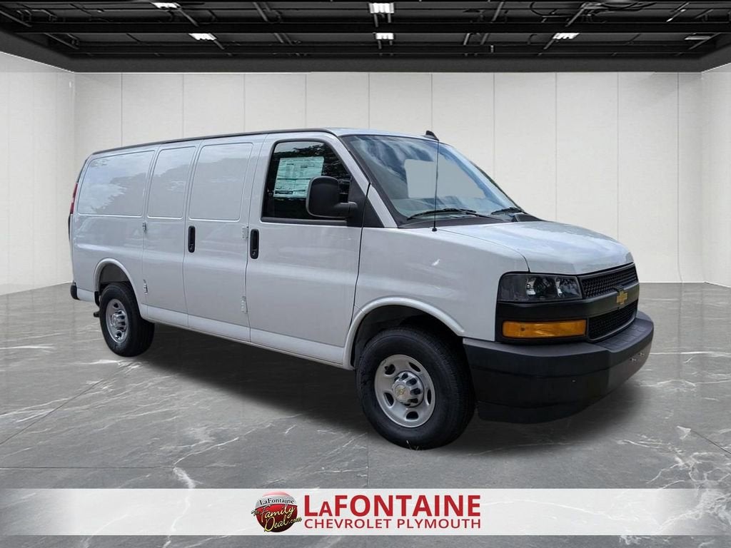 2025 Chevrolet Express Cargo WT