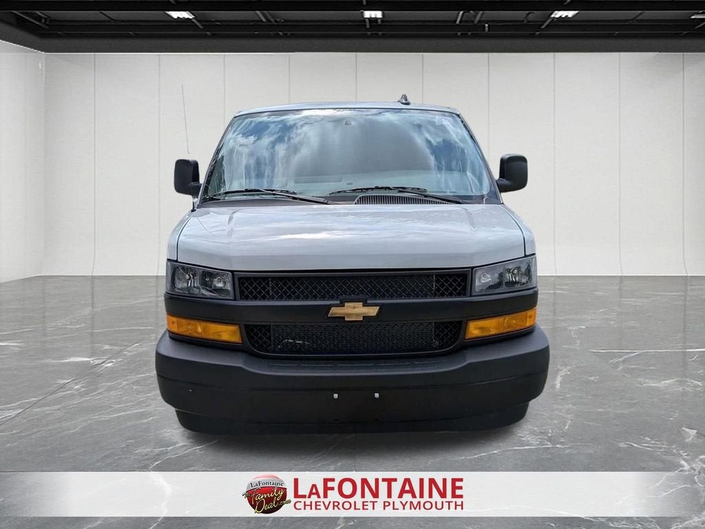 2025 Chevrolet Express Cargo WT