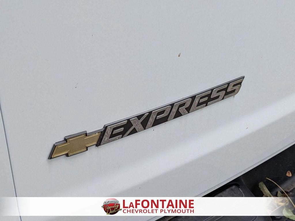 2025 Chevrolet Express Cargo WT