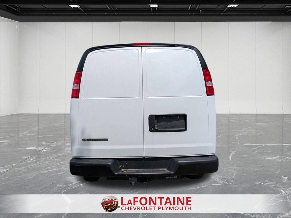 2025 Chevrolet Express Cargo WT
