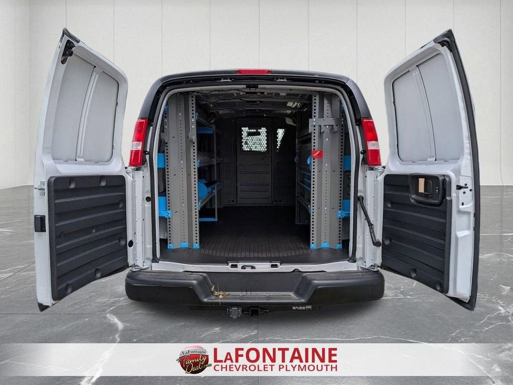 2025 Chevrolet Express Cargo WT