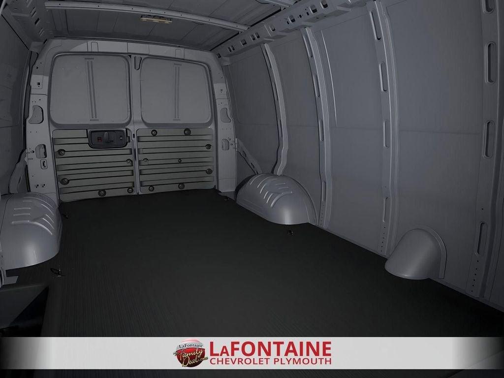 2025 Chevrolet Express Cargo WT