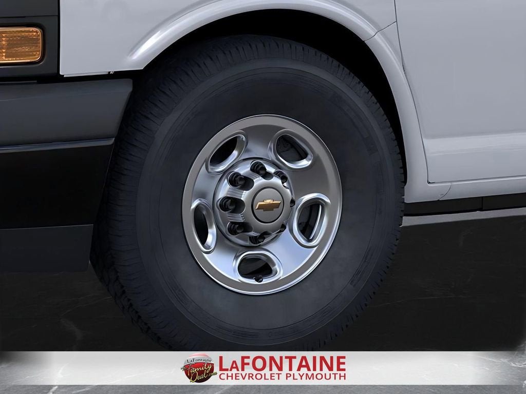 2025 Chevrolet Express Cargo WT