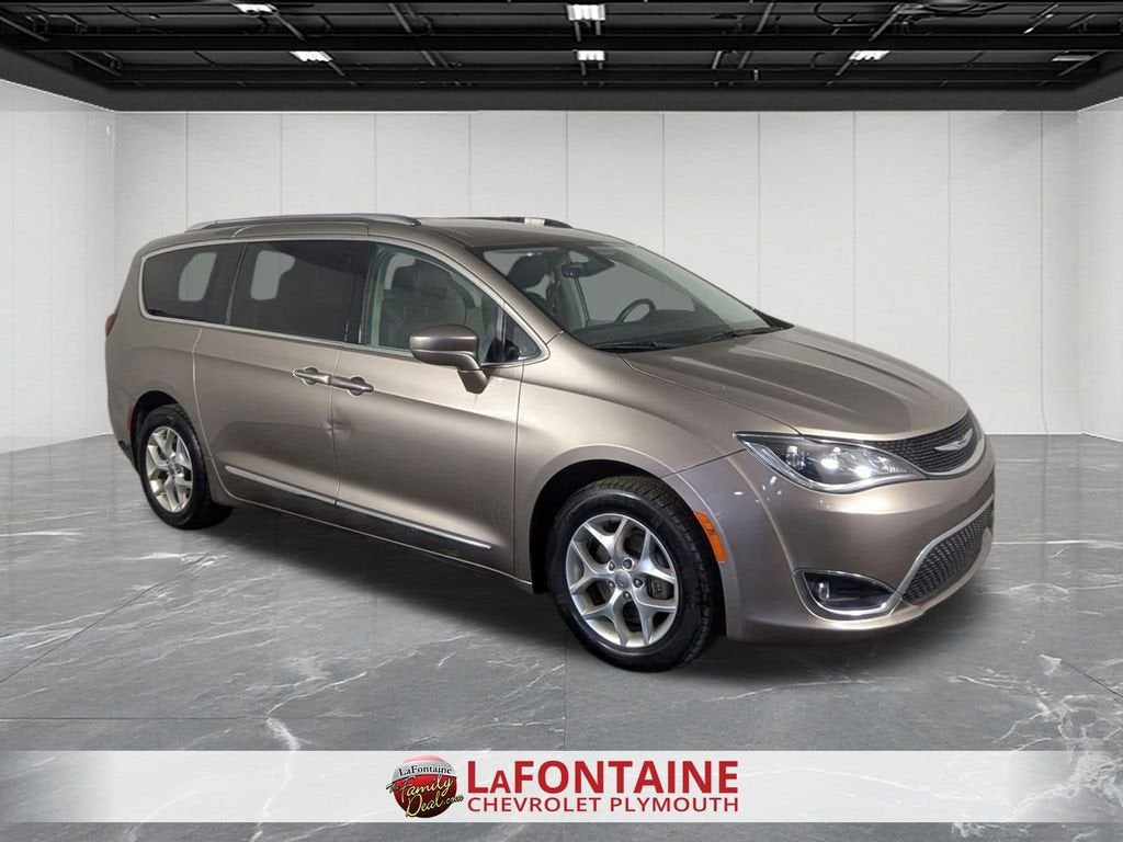 2017 Chrysler Pacifica Touring-L Plus
