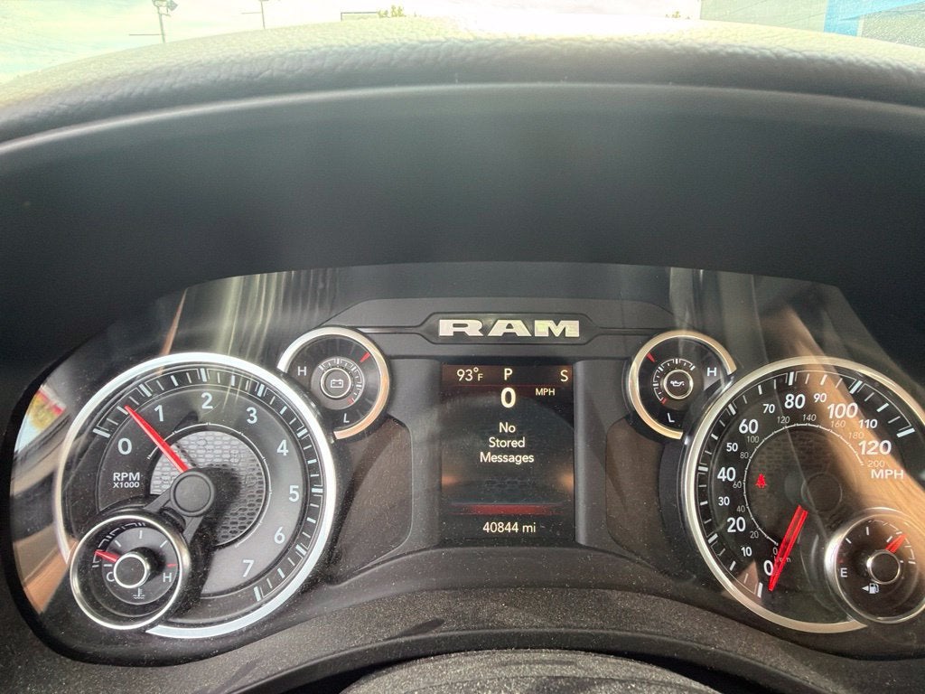 2020 RAM 1500 Big Horn Crew Cab 4x4 5'7" Box